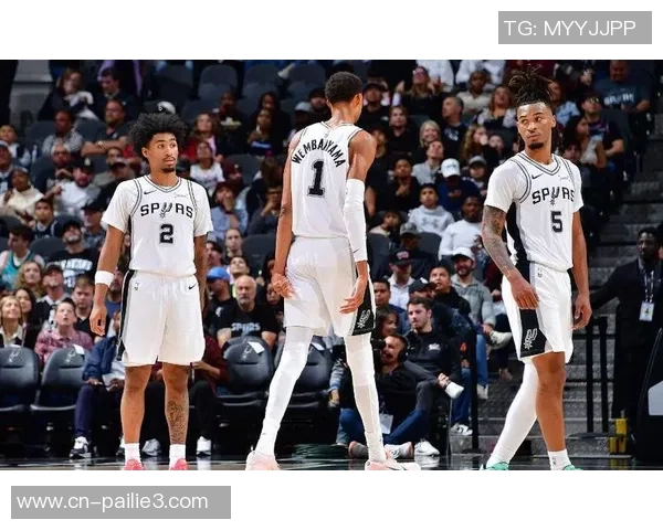 巴拉竞与格雷米的激烈对决揭示足球战术与团队精神的完美结合