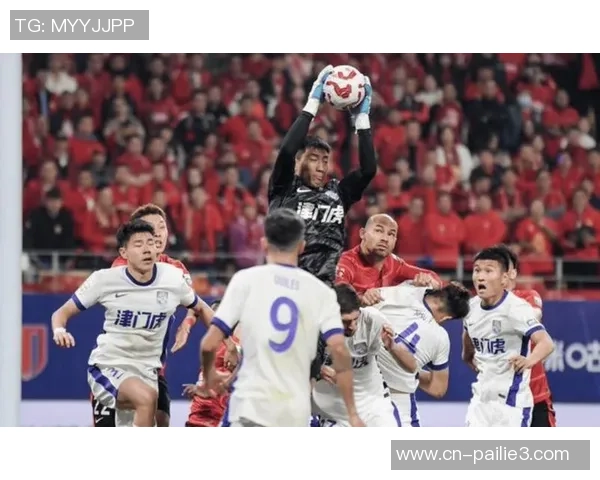 恒大与上港比赛裁判表现引发争议球迷热议判罚尺度与公平性